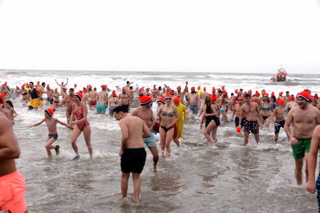 ../Images/Nieuwjaarsduik Nederzandt 2018 080.jpg